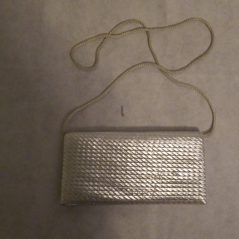 La Regale Metallic Clutch